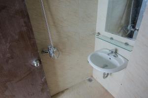 bathroom2